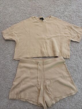 Kendall & Kylie Ribbed Short Sleeve Crop Top in Beige